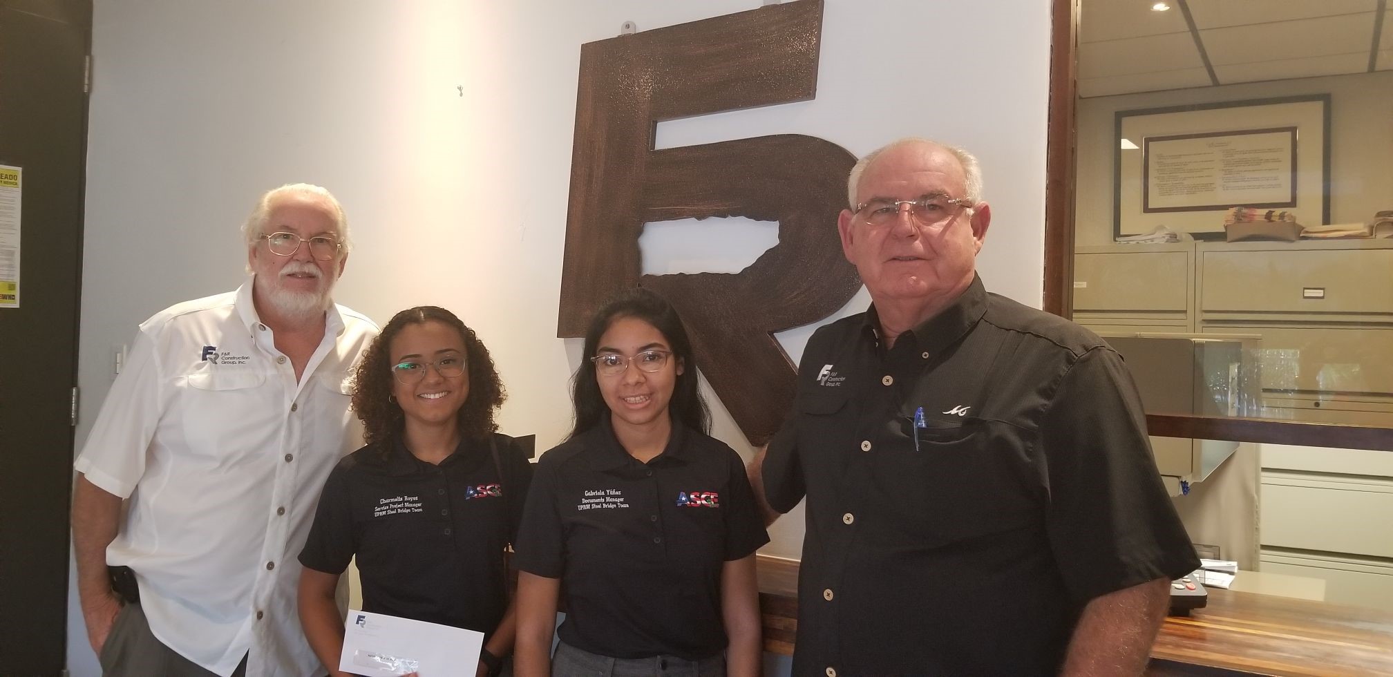 F&R Construction Group, Inc. continúa con su compromiso a estudiantes ...
